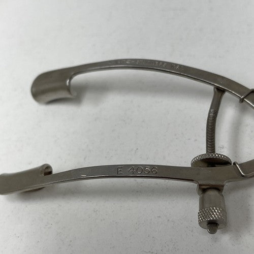 Storz E4056 Lancaster Eye Speculum 15mm Blade Spring Controlled Spread of Blades