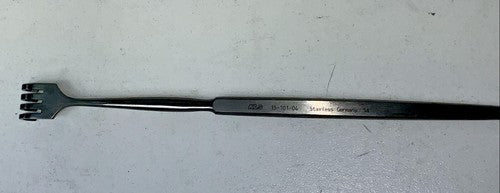 KLS Retractor Blunt 16.5cm 15-101-04