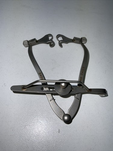 Storz E4006 Fenestrated Maumenee-Park Speculum Eye Retractor