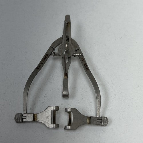 Storz E4006 Ophthalmic Fenestrated Maumenee-Park Speculum Eye Retractor