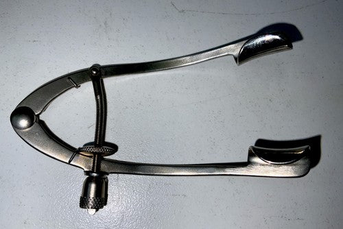 Storz E4056 Lancaster Eye Speculum 15mm Blade Spring Controlled Spread of Blades