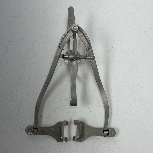 Storz E4006 Ophthalmic Fenestrated Maumenee-Park Speculum Eye Retractor