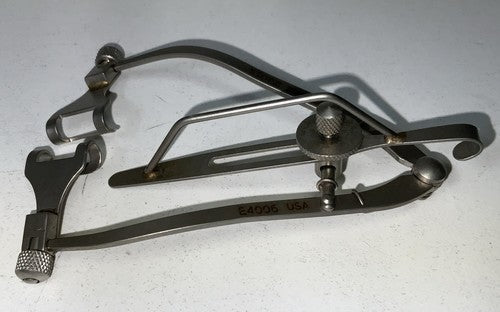 Storz E4006 Fenestrated Maumenee-Park Speculum Eye Retractor