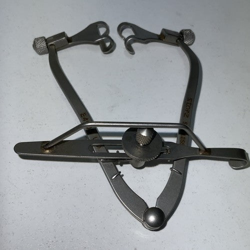 Storz E4006 Fenestrated Maumenee-Park Speculum Eye Retractor