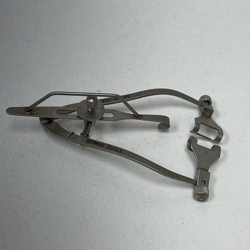Storz E4006 Ophthalmic Fenestrated Maumenee-Park Speculum Eye Retractor