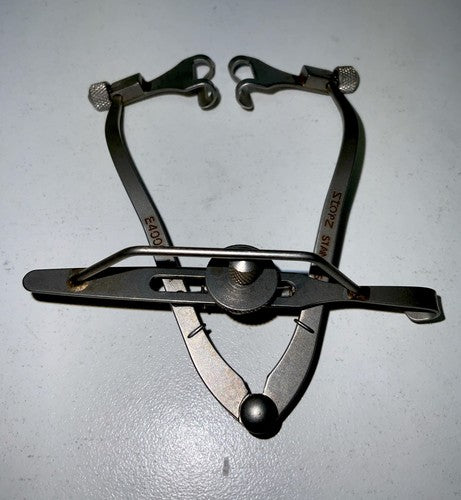 Storz E4006 Fenestrated Maumenee-Park Speculum Eye Retractor