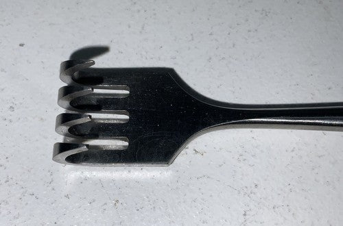 KLS Martin Retractor  16.5 cm Sharp Cut 15-100-04-07