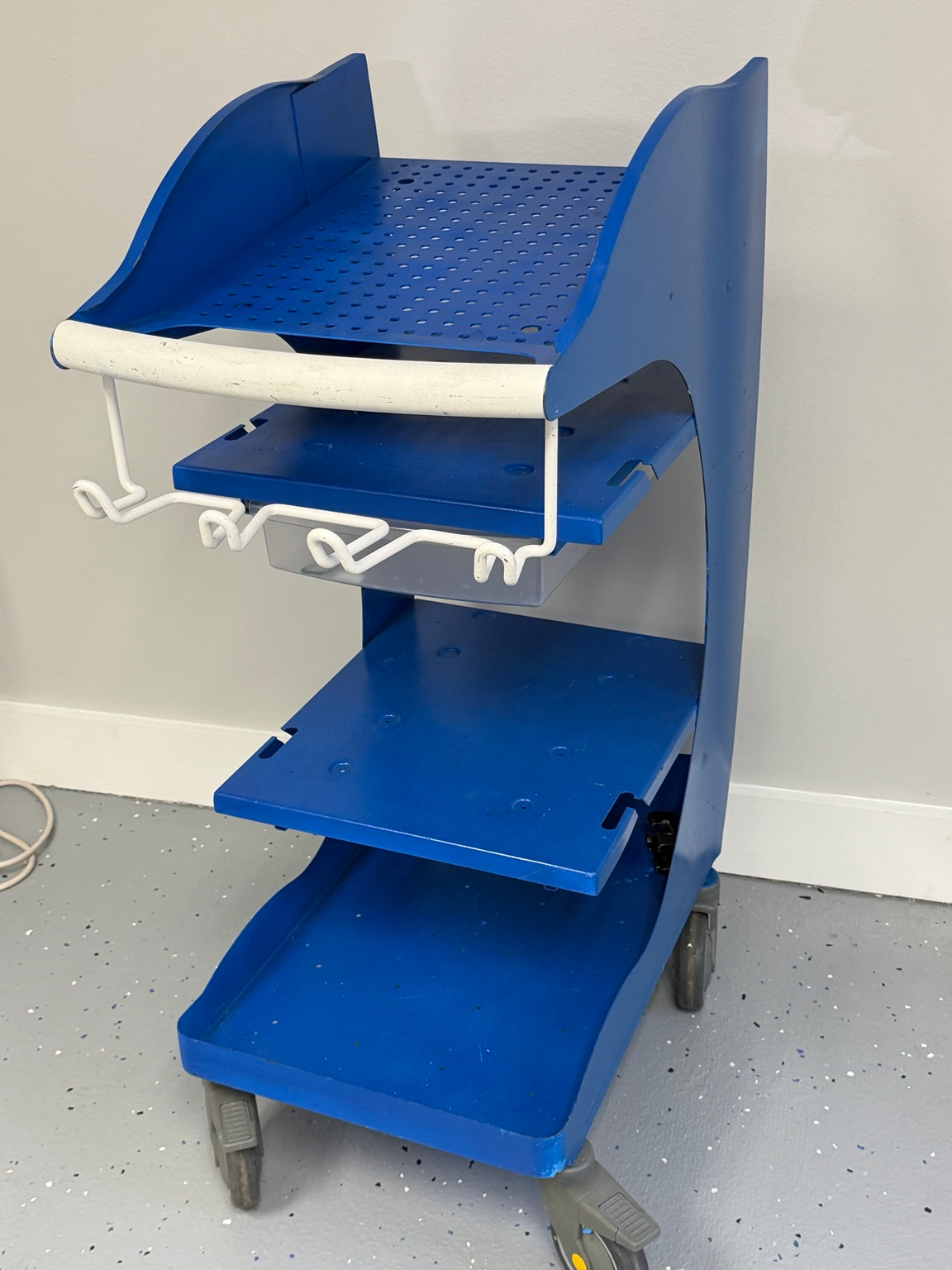 Valleylab FT900 Force Triad cart