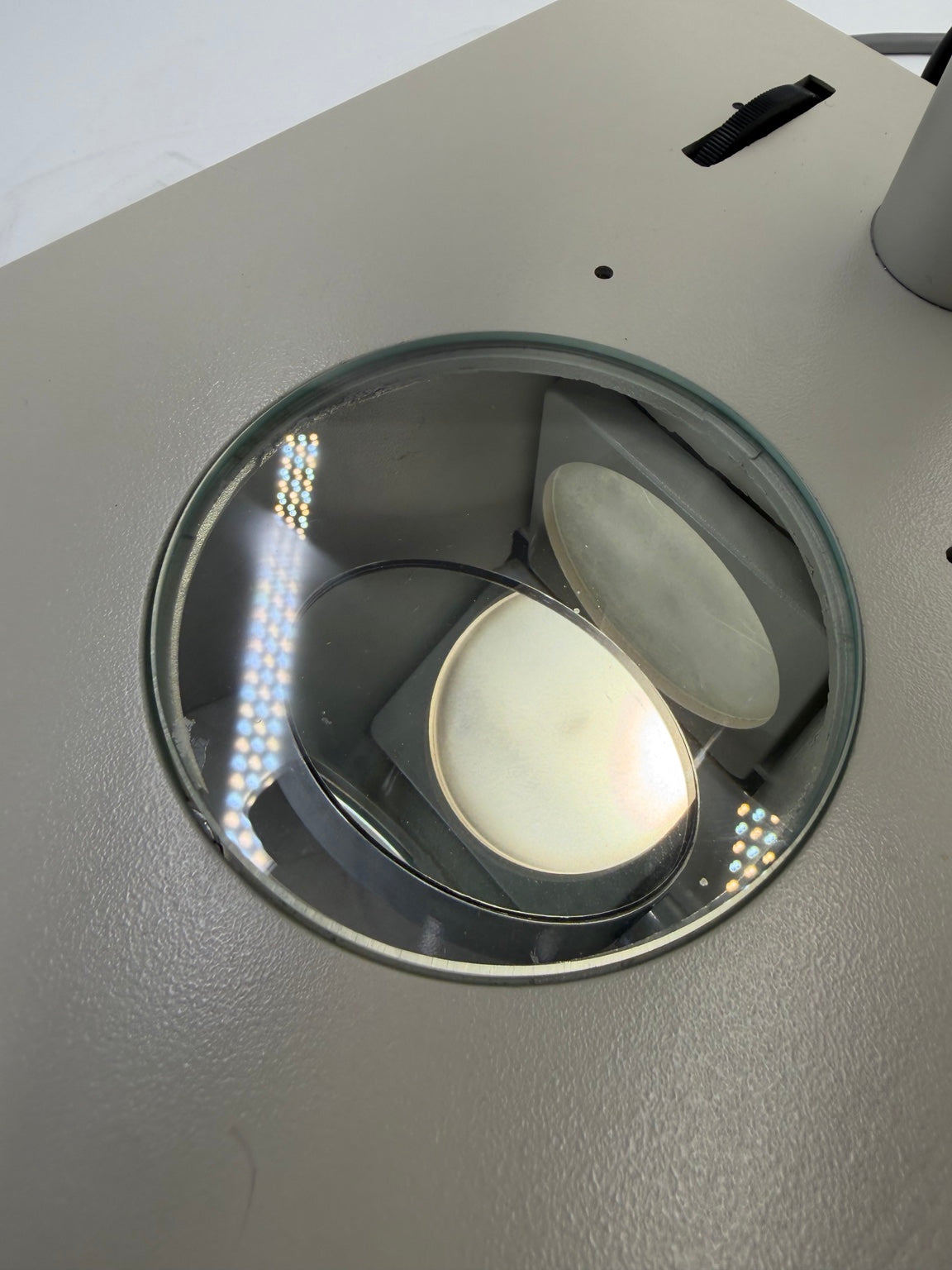 Glass stage plate and illuminated base