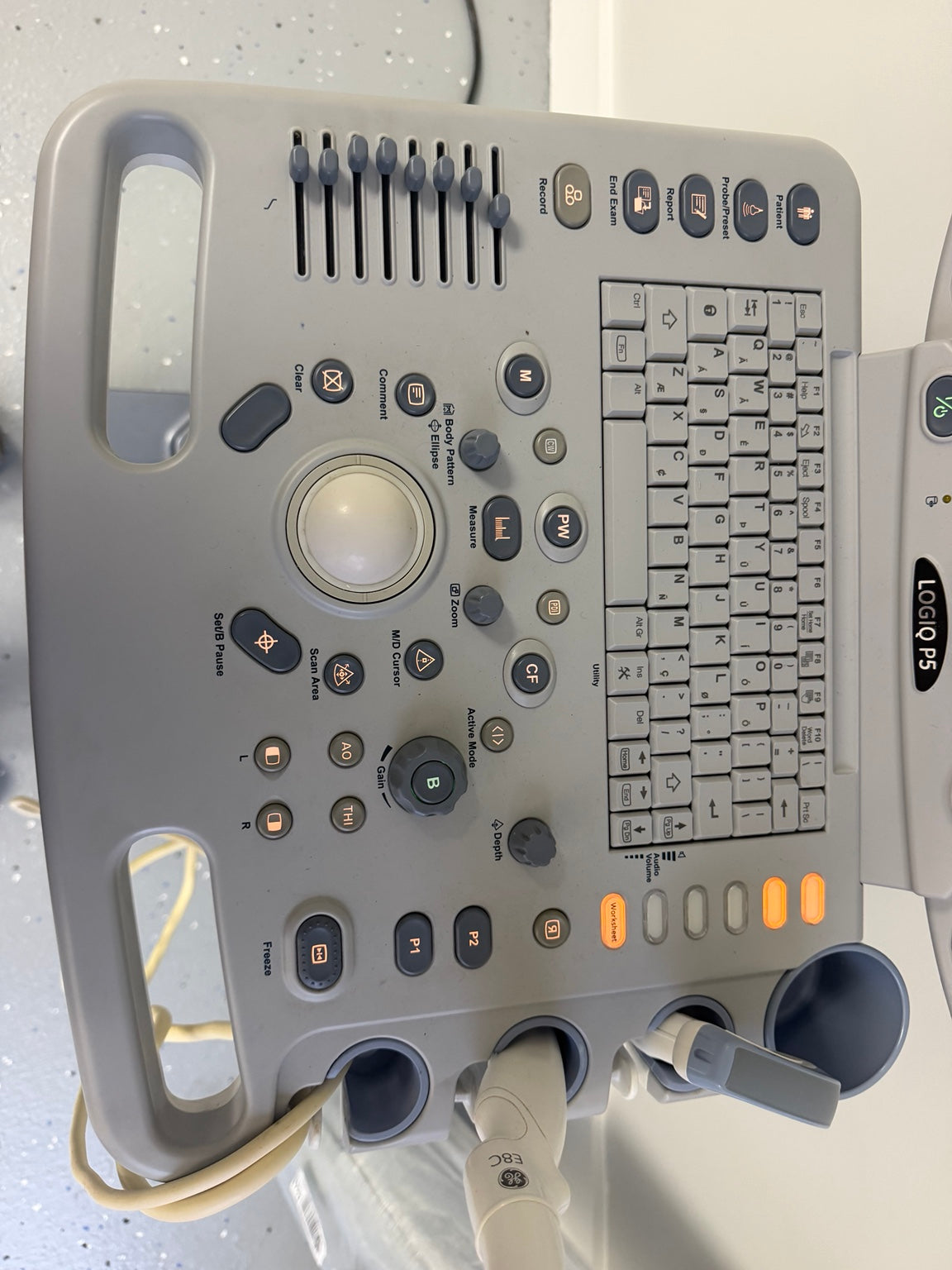 GE LOGIQ P5 ultrasound system 6