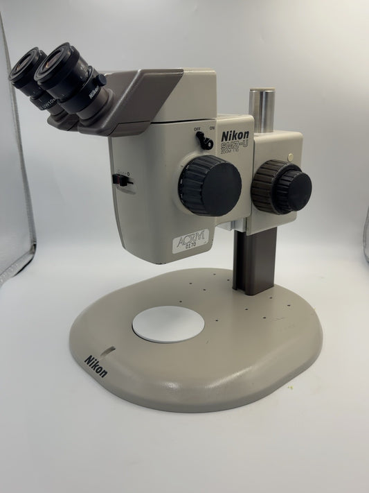 Nikon SMZ-U stereo zoom microscope with UW10X eyepieces and tabletop stand