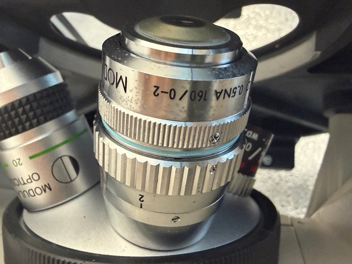 Hoffman modulation contrast 40x LWD 0.5 NA 160/0-2 objective on Nikon TMS microscope