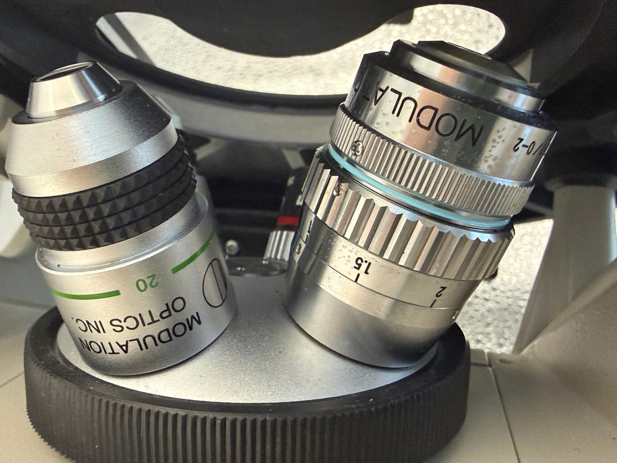 Nikon TMS objective turret with 20x and 40x Hoffman modulation objectives
